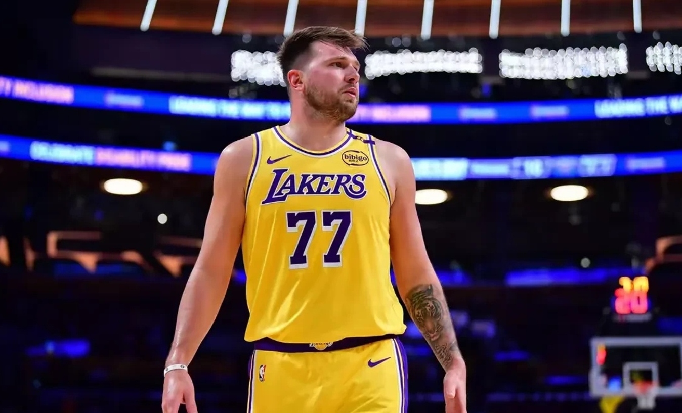 湖人B队力克澳大利亚男篮,保罗三分雨点燃全场 湖人B队力克澳大利亚男篮,保罗三分雨点燃全场