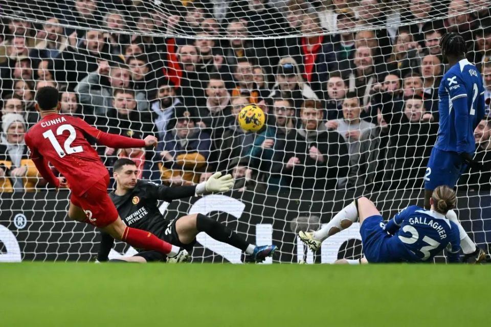 西班牙轻取利物浦,范佩西完成帽子戏法的简单介绍 西班牙轻取利物浦,范佩西完成帽子戏法的简单介绍