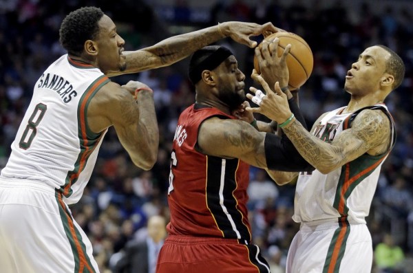 意大利男篮绝地反击热火B队,萨姆·米切尔关键制胜的简单介绍 意大利男篮绝地反击热火B队,萨姆·米切尔关键制胜的简单介绍