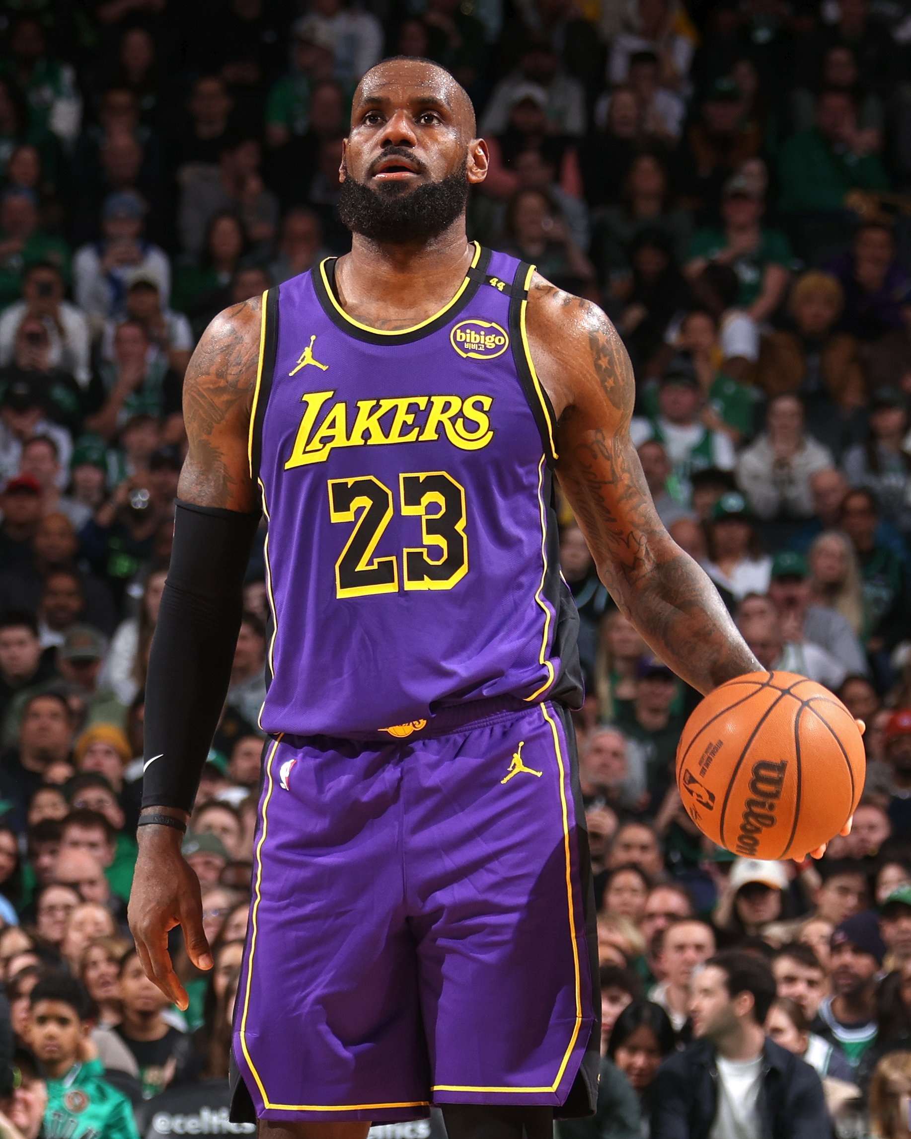 詹姆斯遭受伤病困扰,湖人战绩遇挑战的简单介绍 詹姆斯遭受伤病困扰,湖人战绩遇挑战的简单介绍