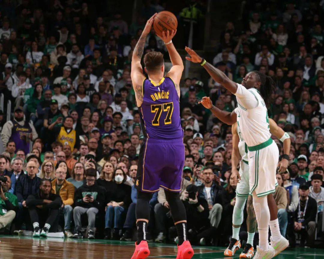 詹姆斯遭受伤病困扰,湖人战绩遇挑战的简单介绍 詹姆斯遭受伤病困扰,湖人战绩遇挑战的简单介绍