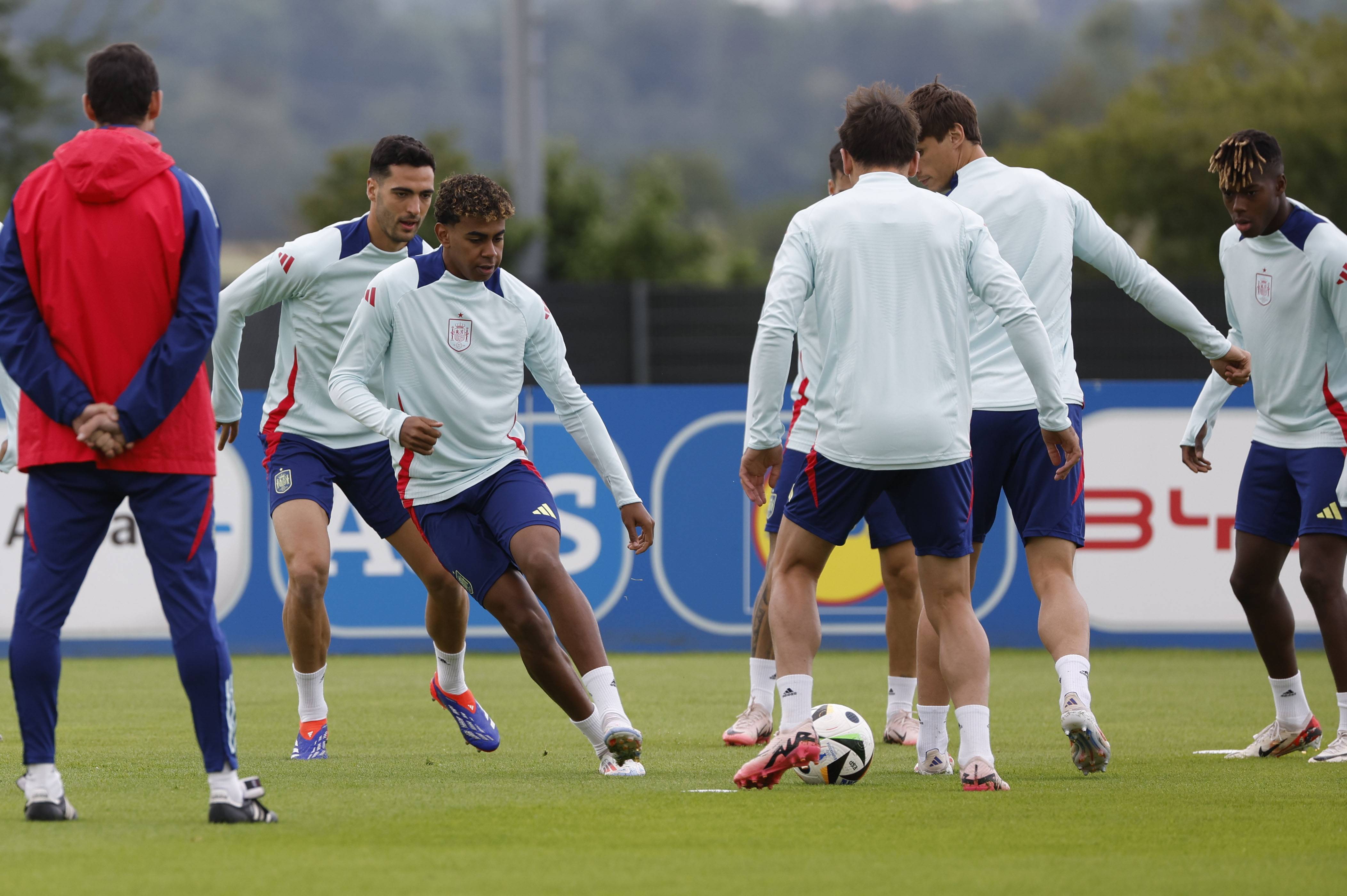 西班牙足球联赛实力对抗角逐!的简单介绍 西班牙足球联赛实力对抗角逐!的简单介绍