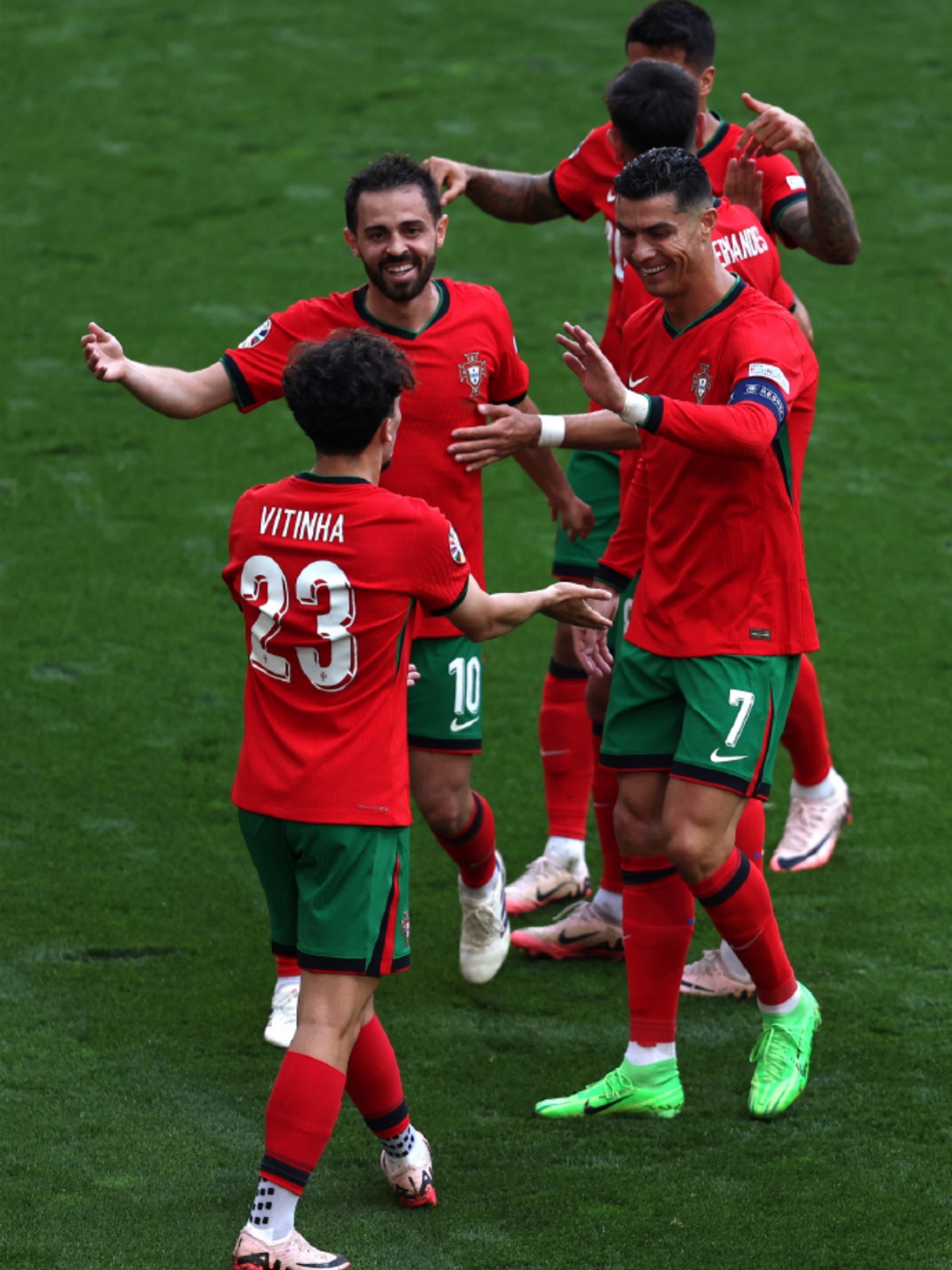 关于葡萄牙队长出战:欧洲杯预选赛比赛精彩的信息 关于葡萄牙队长出战:欧洲杯预选赛比赛精彩的信息