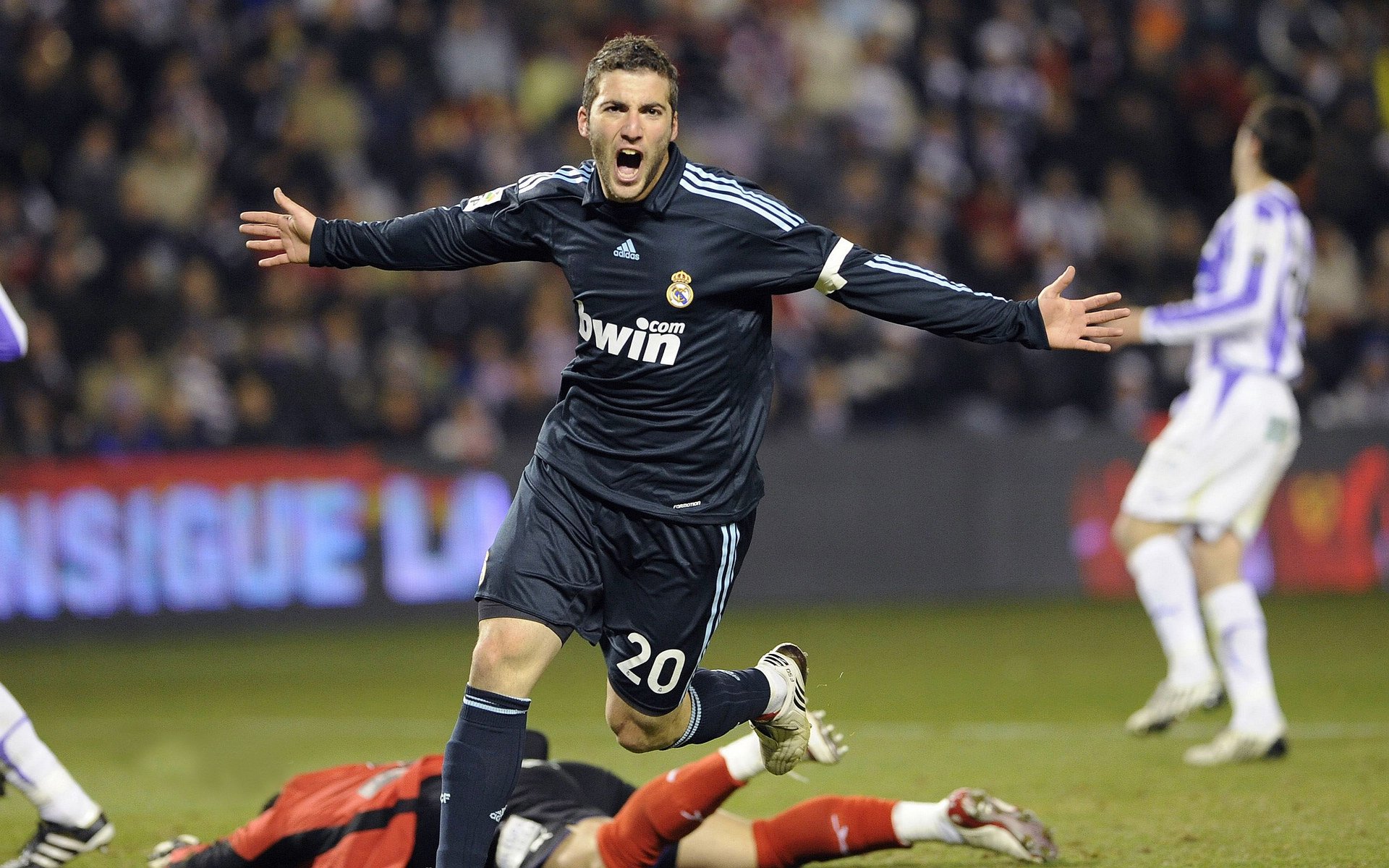 绿茵奇迹，伊拉克草根球队完胜拜仁，皮克化身关键先生导演史诗之战