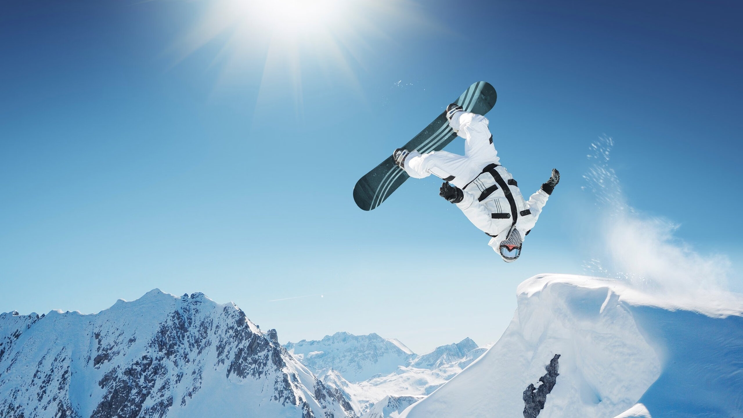 赛道上的双重奏鸣，红牛二队战术完胜索伯，拉塞尔冷静带队锁定胜利