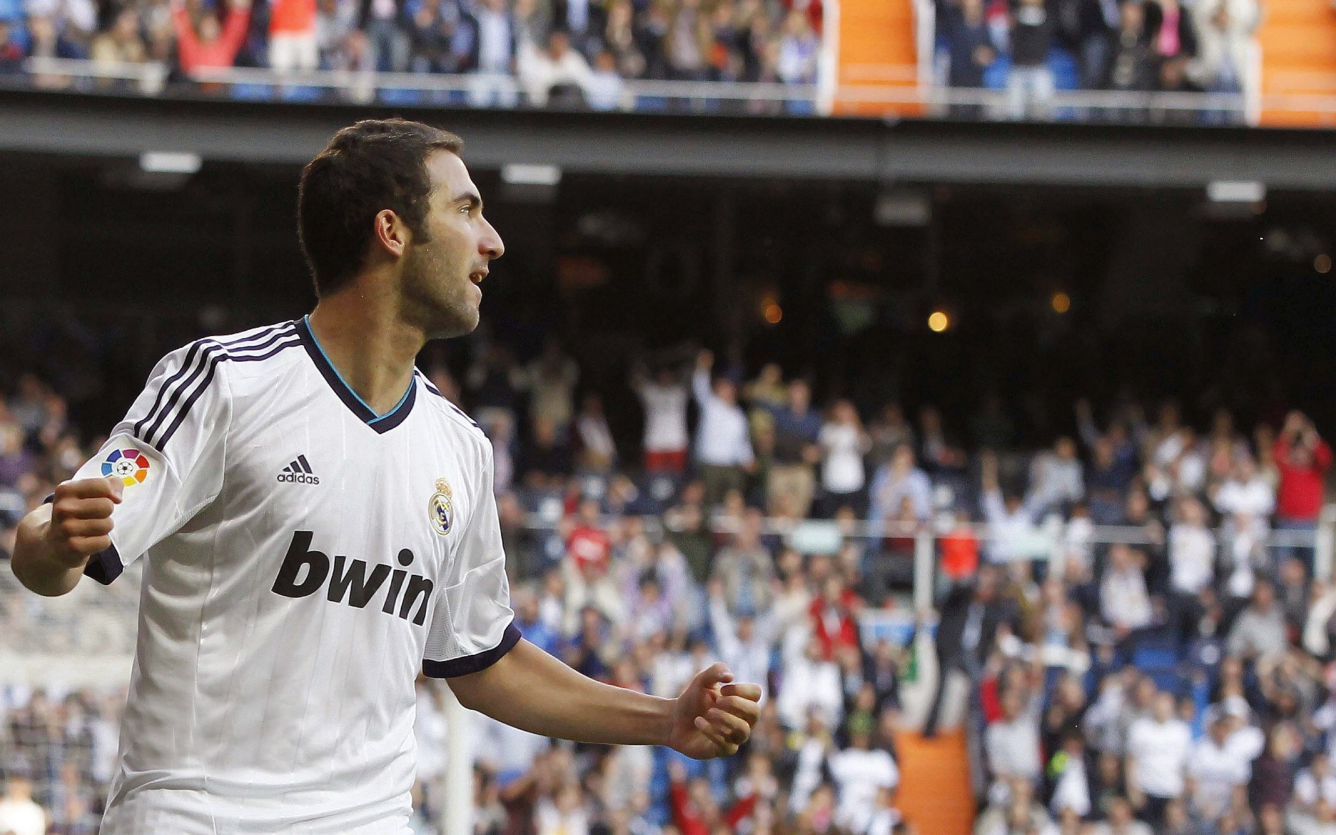 赛道上的双重奏鸣，红牛二队战术完胜索伯，拉塞尔冷静带队锁定胜利